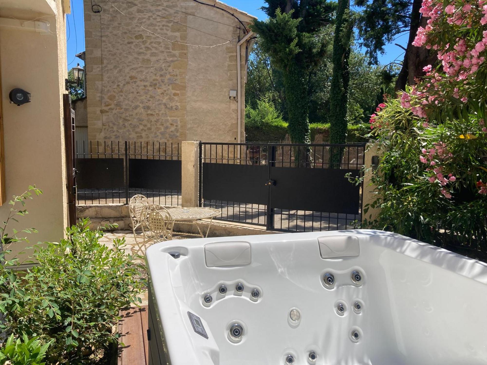 Le Studio D Aurelie Avec Spa Ete En Pleine Campagne Et Proche De Toute Commodite Roquemaure  Esterno foto