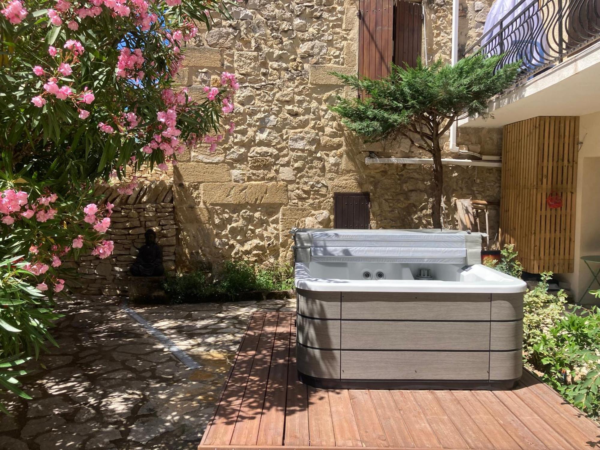 Le Studio D Aurelie Avec Spa Ete En Pleine Campagne Et Proche De Toute Commodite Roquemaure  Esterno foto