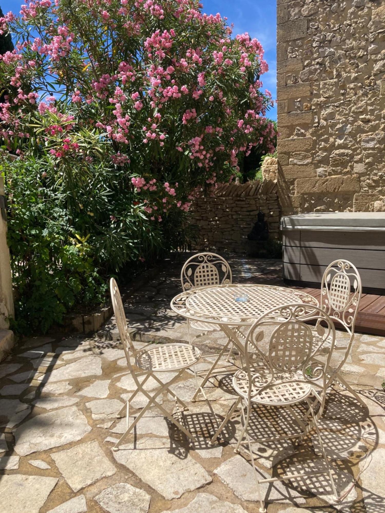 Le Studio D Aurelie Avec Spa Ete En Pleine Campagne Et Proche De Toute Commodite Roquemaure  Esterno foto